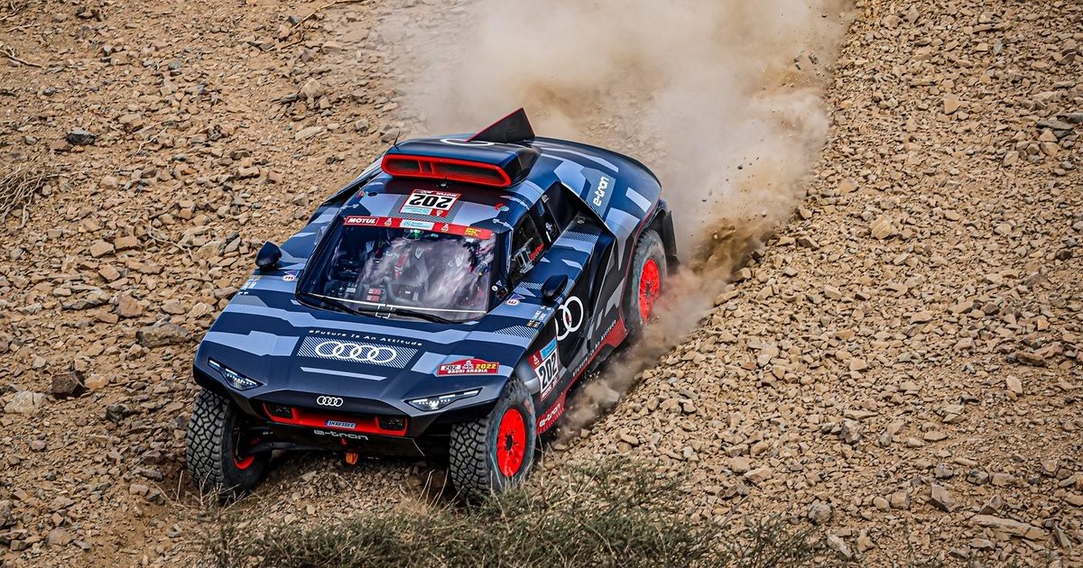 Carlos Sainz Audi RS Q e-tron Dakar Rally 2022